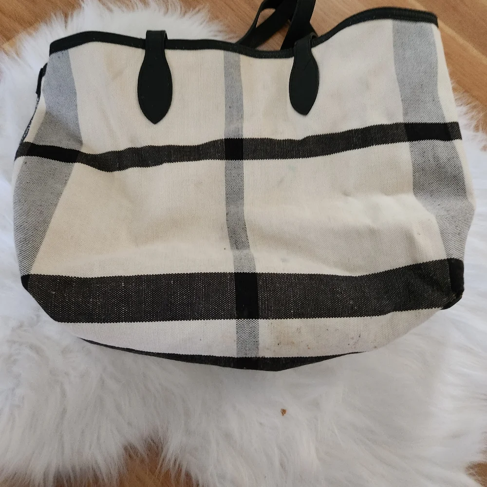 Burberry Multicolor Check Canvas Floral Carryall - Picture 5 of 9